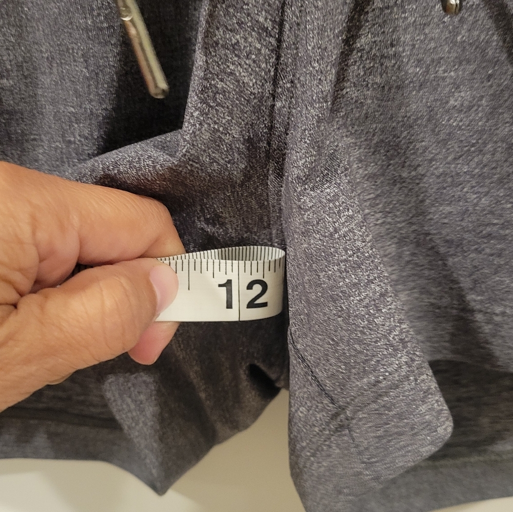Lululemon Shorts Size 8 - Picture 6 of 8
